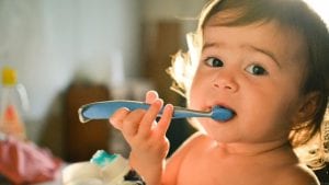 cepillar dientes bebe