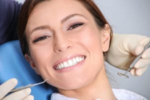 La importancia de reemplazar los dientes con implantes dentales
