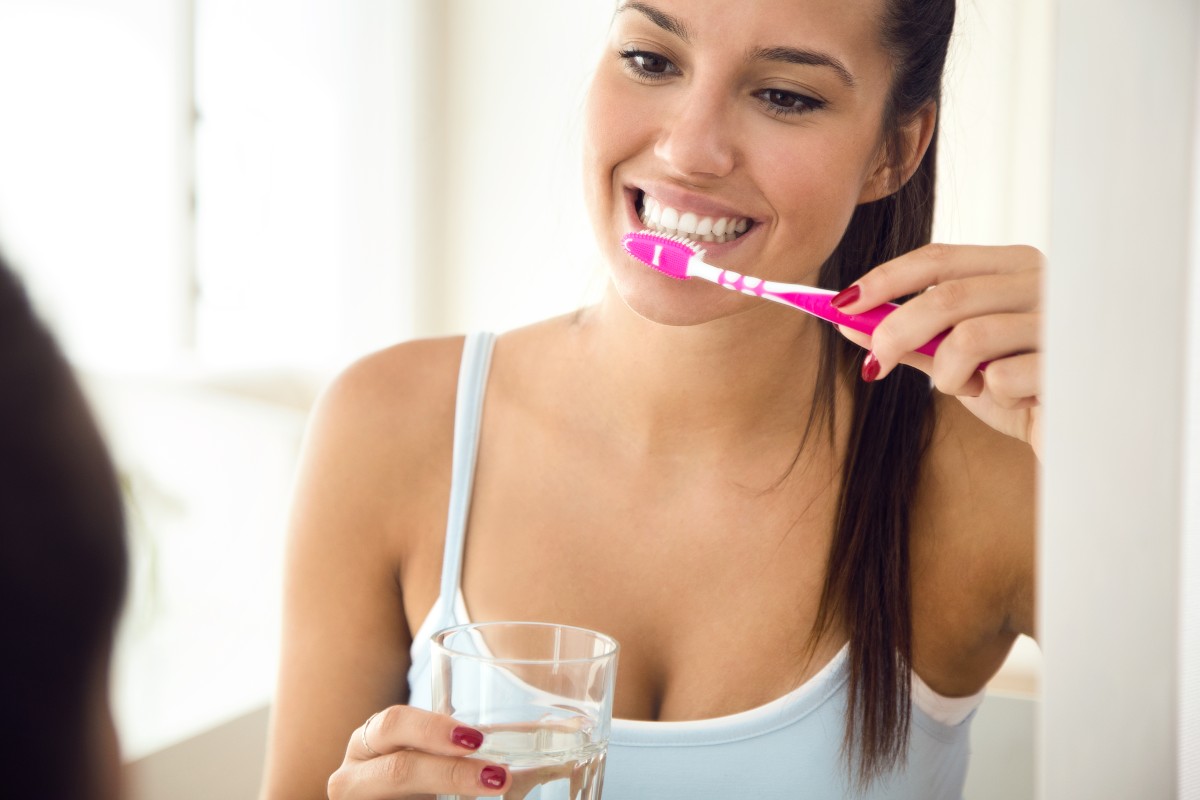 ¿La mejor forma de cepillarse los dientes? No la conoces (ni tú, ni nadie)